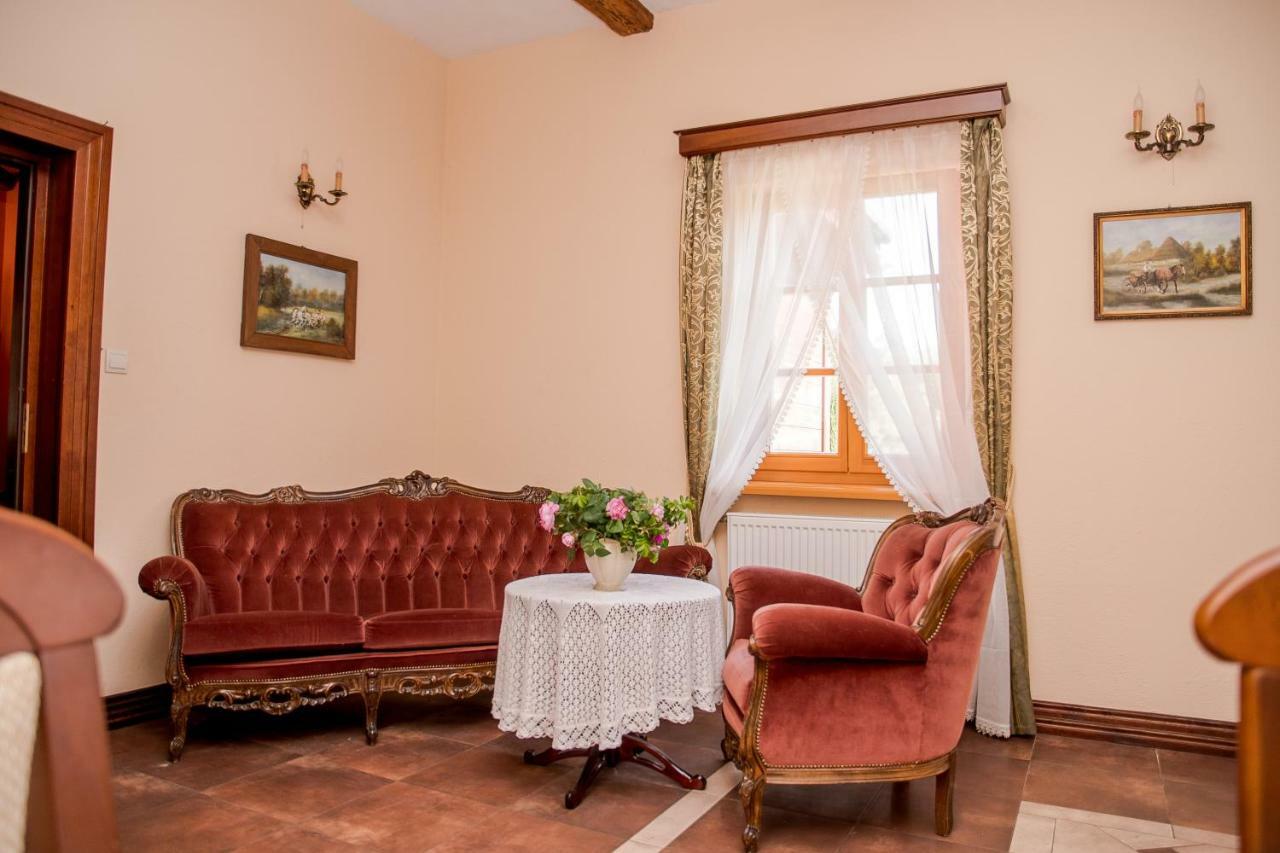 Hotel Dwór Woskrzenice Biała Podlaska Exterior foto